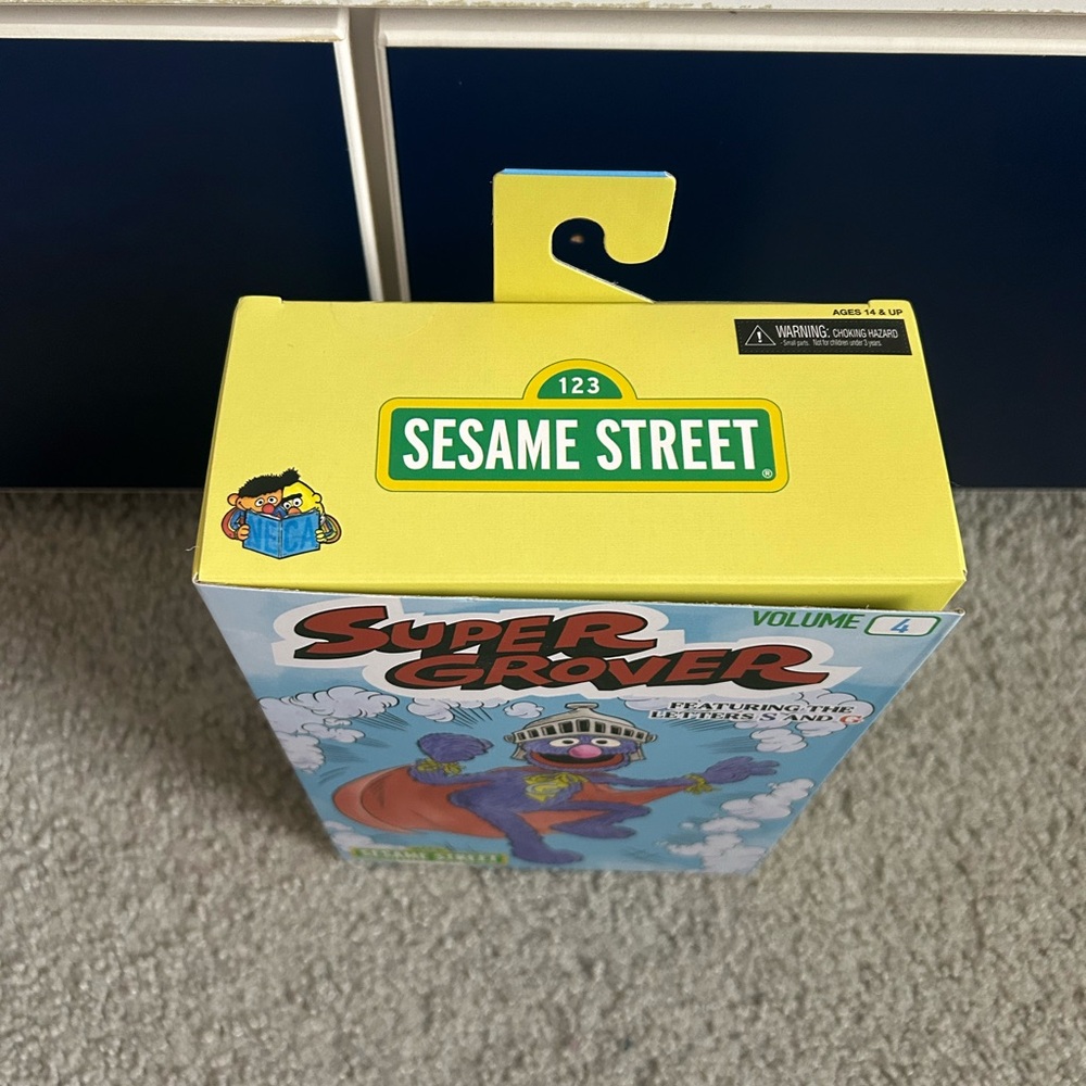 NECA Sesame Street Super Grover - Picture 9 of 11